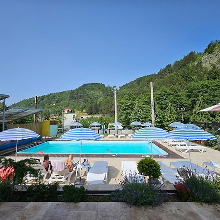 Pensiunea Tobo Baia de Fier Luaran gambar