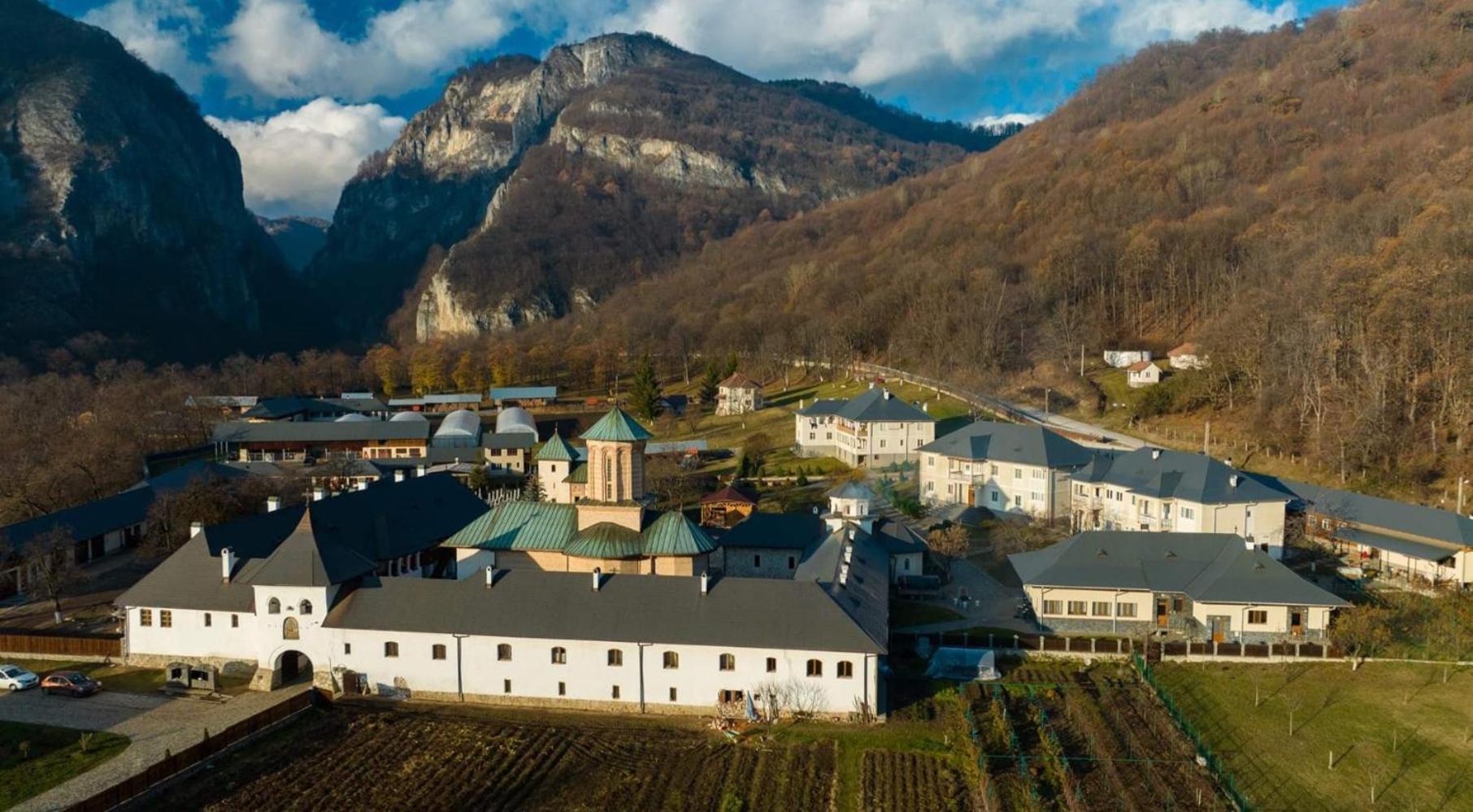 Pensiunea Tobo Baia de Fier Luaran gambar